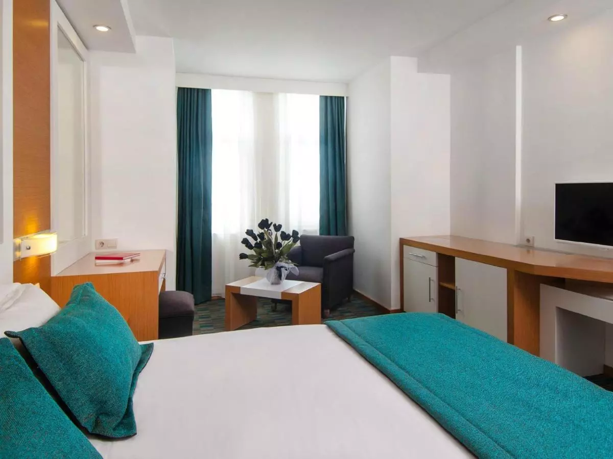 لادونیا آداکوله